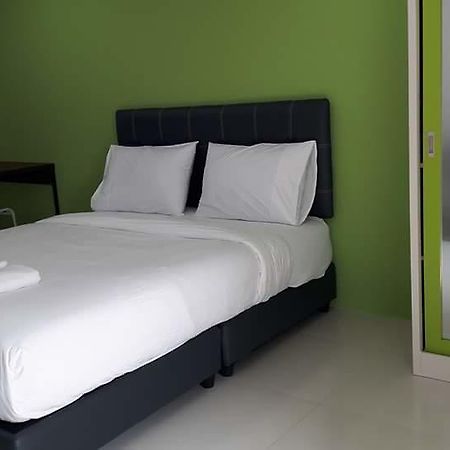 The Clover Lampang Esterno foto